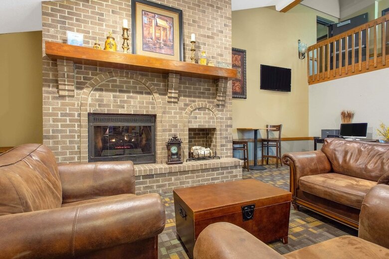 Hotel Americinn By Wyndham West Salem