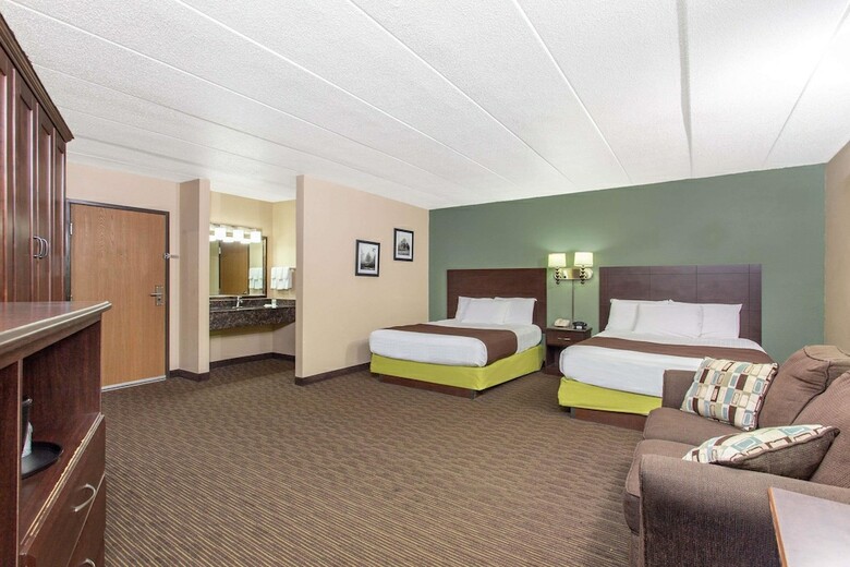Hotel Americinn By Wyndham West Salem