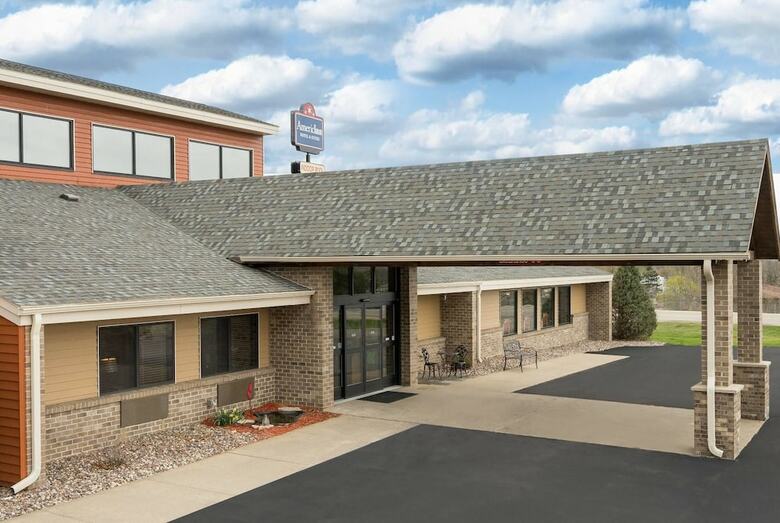Hotel Americinn By Wyndham West Salem