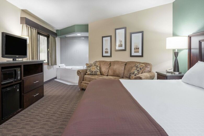 Hotel Americinn By Wyndham West Salem