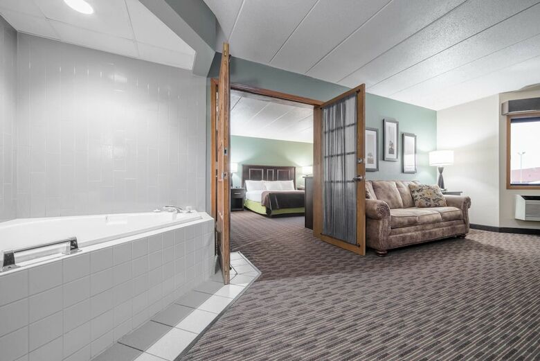 Hotel Americinn By Wyndham West Salem