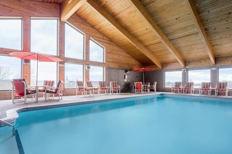 Hotel Americinn By Wyndham West Salem