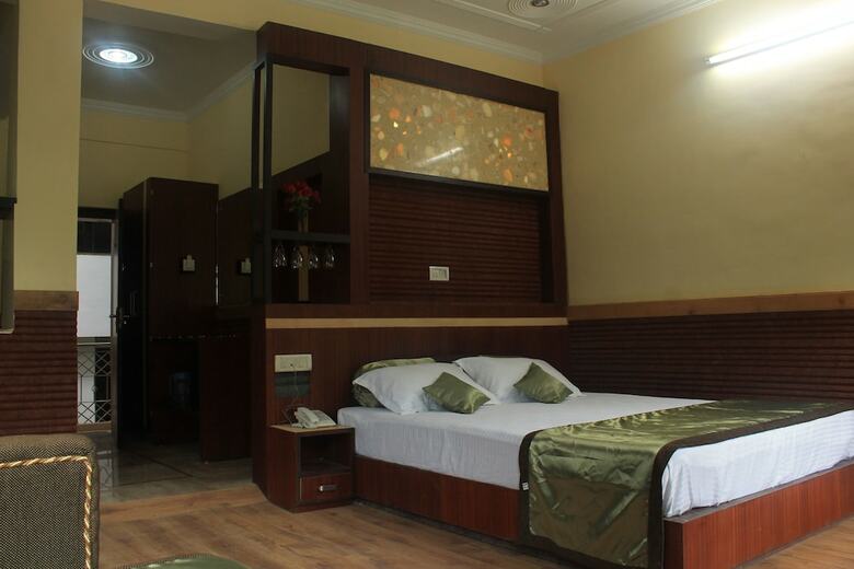 Hotel Gandhi's Paradise