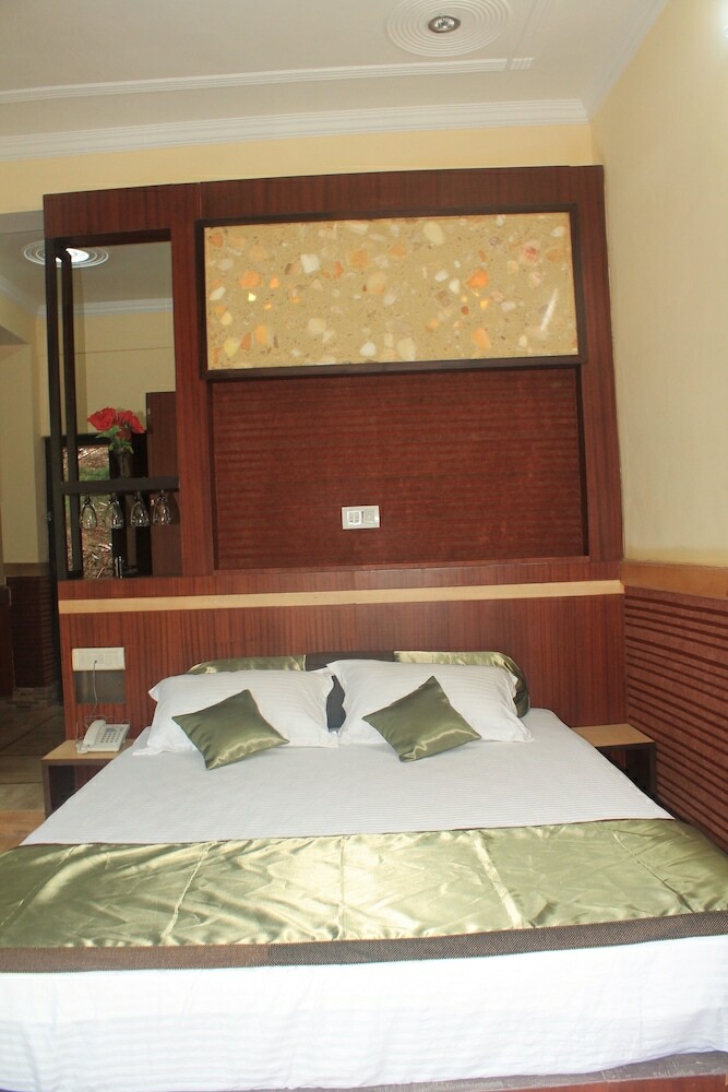 Hotel Gandhi's Paradise