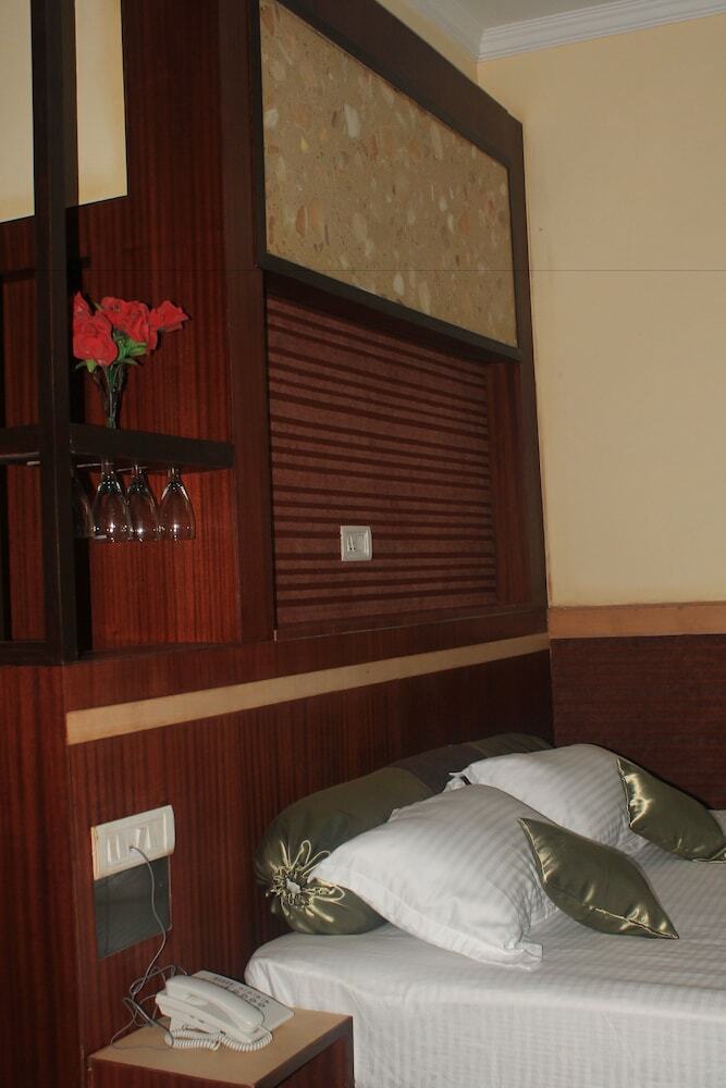 Hotel Gandhi's Paradise