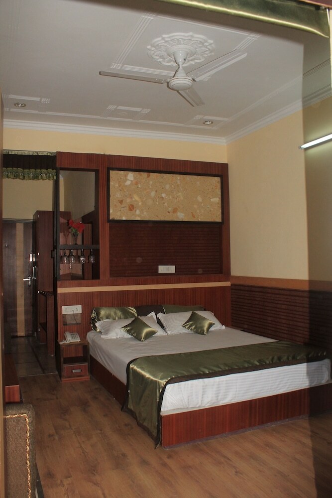 Hotel Gandhi's Paradise