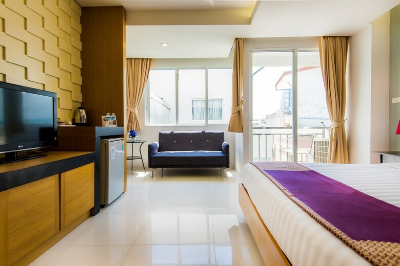 Hallo Patong Hotel & Restaurant
