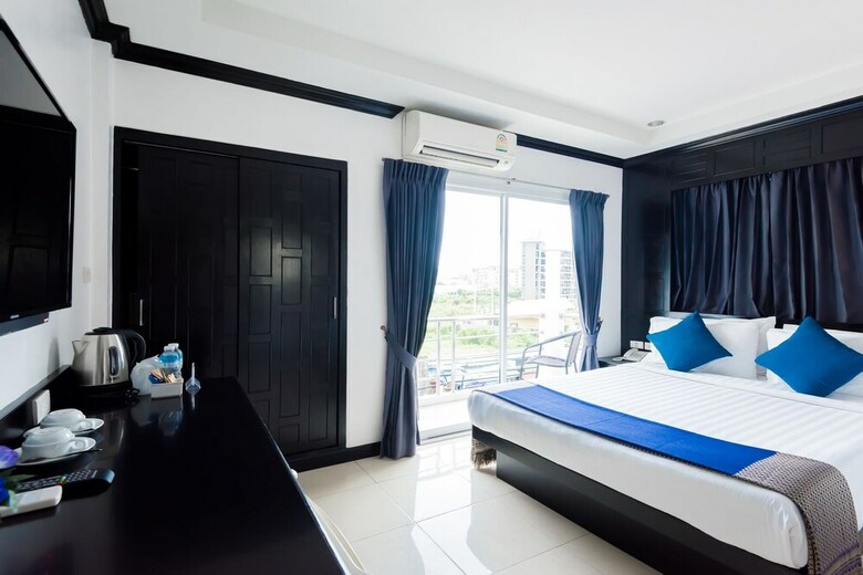 Hallo Patong Hotel & Restaurant
