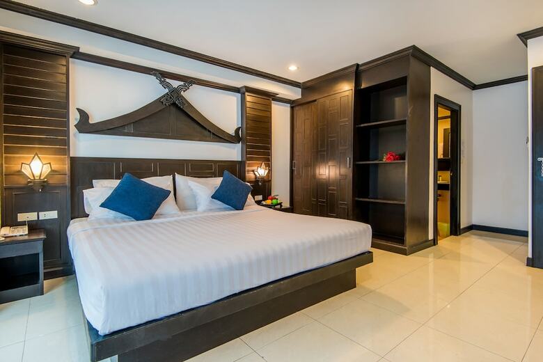 Hallo Patong Hotel & Restaurant