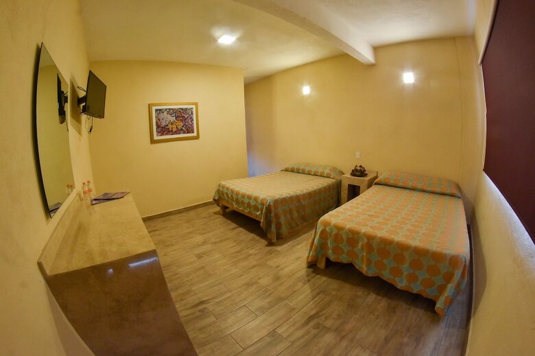 Hotel Valenciana Midway Inn