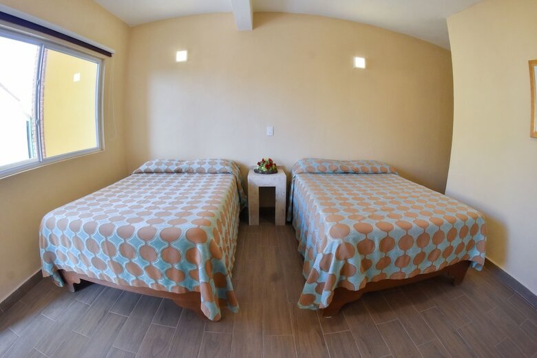 Hotel Valenciana Midway Inn