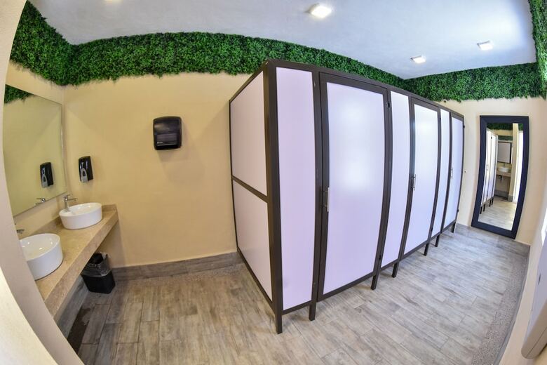 Hotel Valenciana Midway Inn