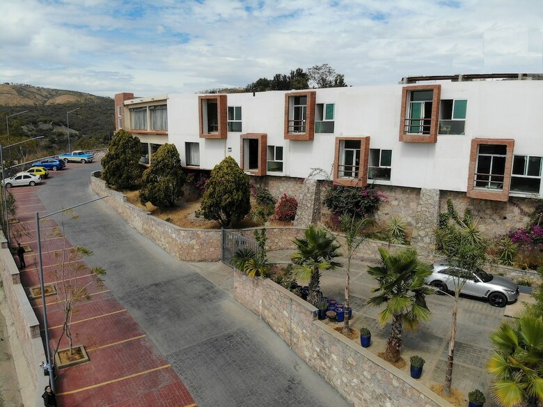 Hotel Valenciana Midway Inn