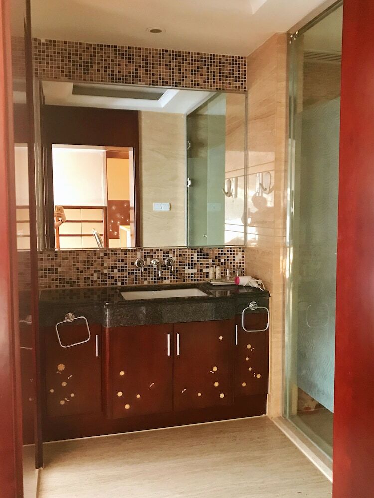 Jing'an Ziyuan Apartment