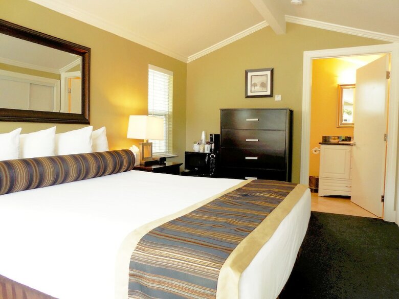 Motel Sea Breeze Inn And Cottages