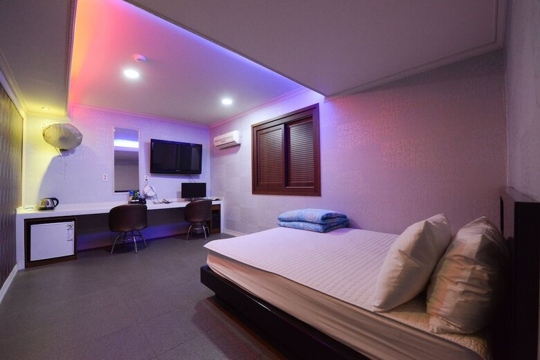 Top Motel