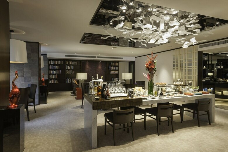 Gateway, Marco Polo Hotel