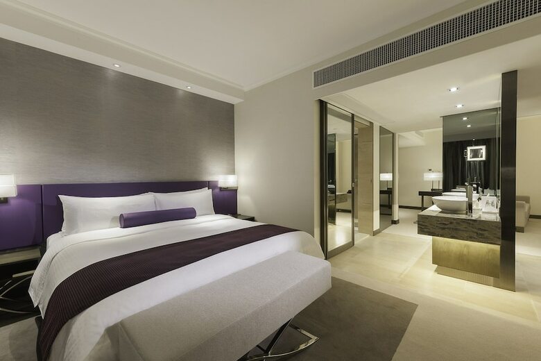 Gateway, Marco Polo Hotel