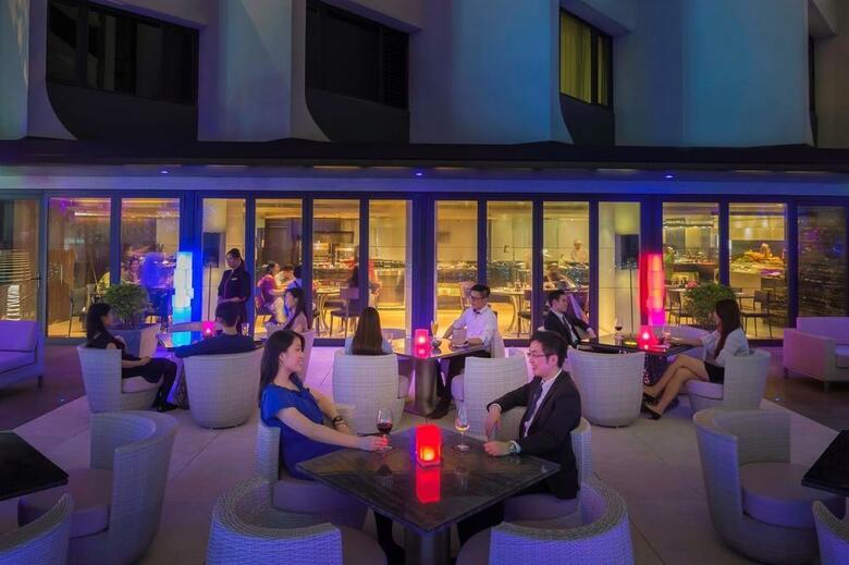 Gateway, Marco Polo Hotel