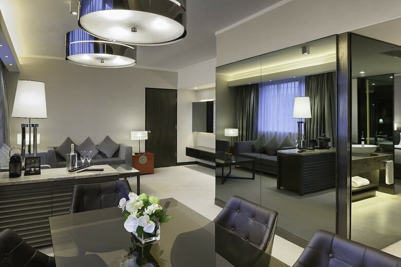 Gateway, Marco Polo Hotel
