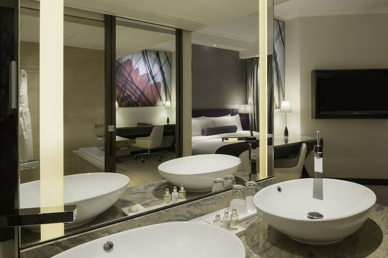 Gateway, Marco Polo Hotel