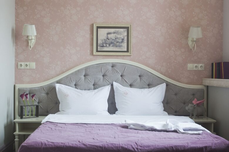 Hotel 19