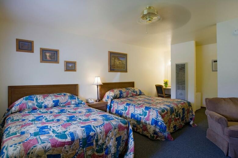 Hotel Lazy J Ranch Motel