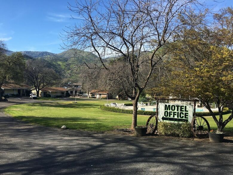 Hotel Lazy J Ranch Motel