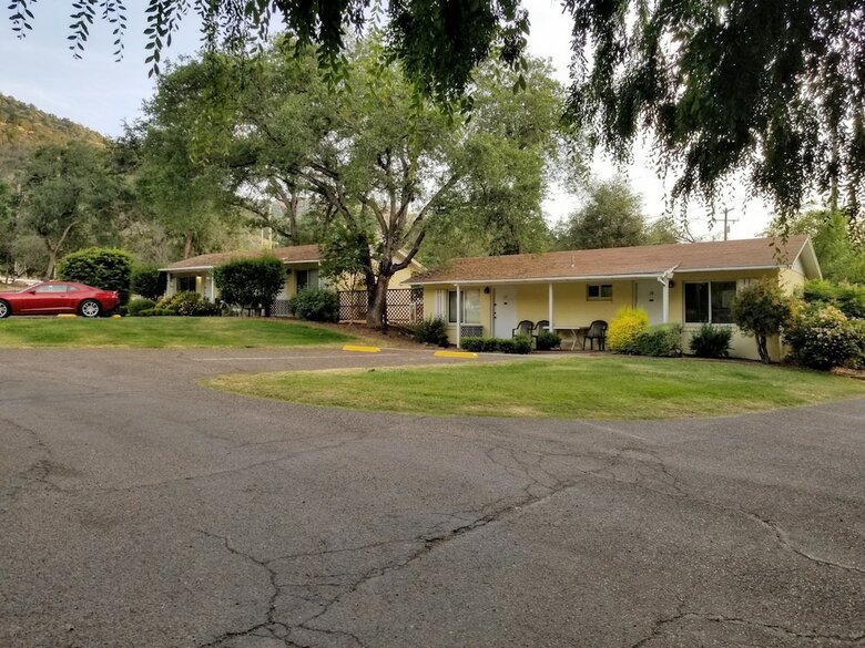 Hotel Lazy J Ranch Motel