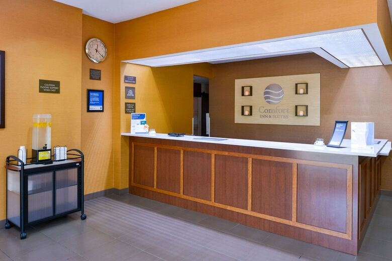Hotel Comfort Inn & Suites