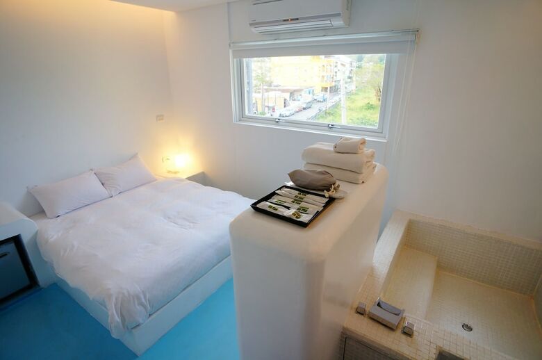 The House B&B