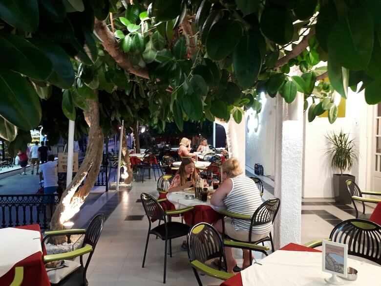 Metaxa Apartments
