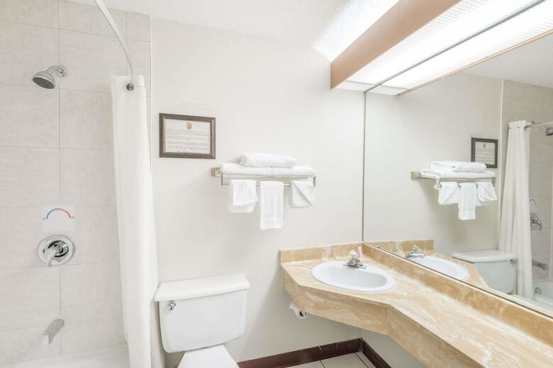 Motel Super 8 By Wyndham Columbus