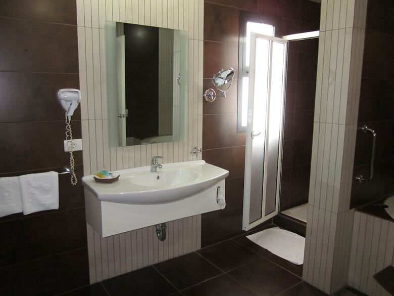 Madisson Hotel