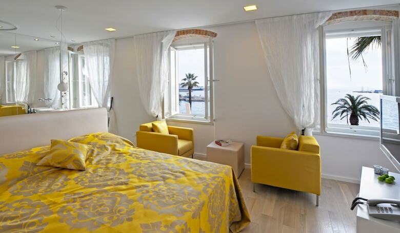 Apartamentos Riva Luxury Suites
