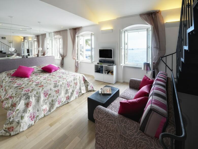 Apartamentos Riva Luxury Suites