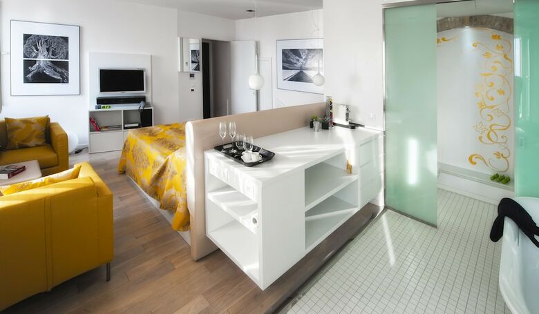 Apartamentos Riva Luxury Suites