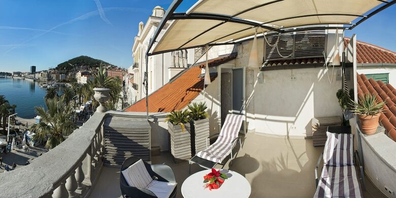 Apartamentos Riva Luxury Suites
