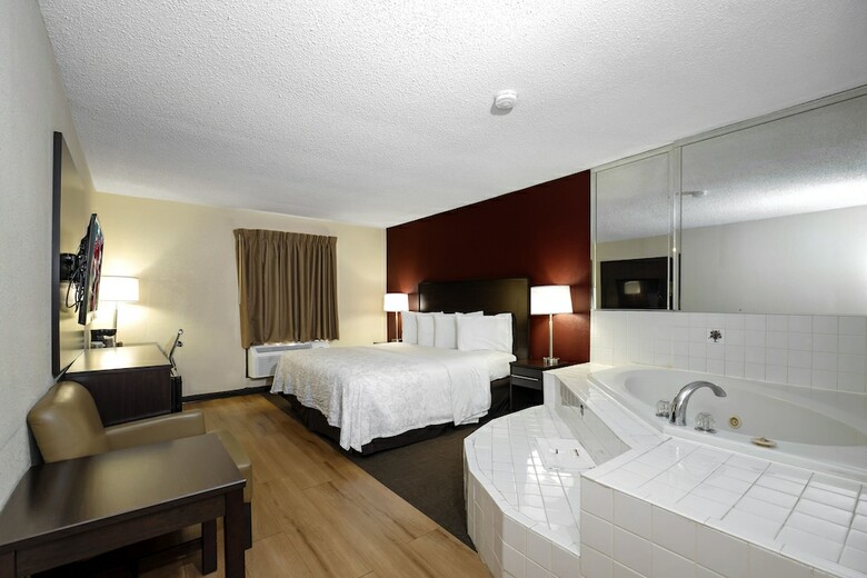 Hotel Red Roof Inn Plus+ & Suites Opelika