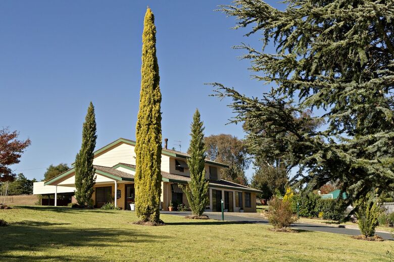 Hilltops Retreat Motor Inn
