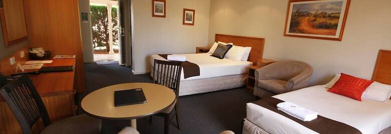 Hilltops Retreat Motor Inn