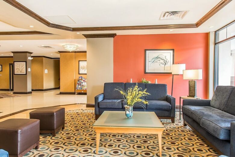 Hotel Comfort Inn & Suites