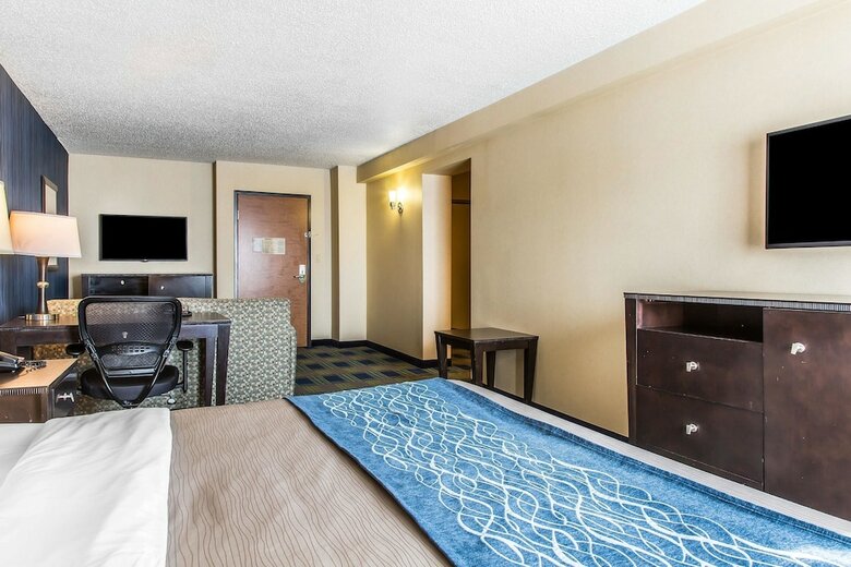 Hotel Comfort Inn & Suites