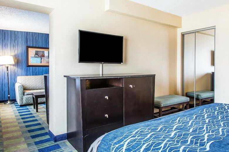 Hotel Comfort Inn & Suites