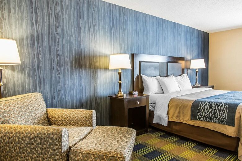 Hotel Comfort Inn & Suites