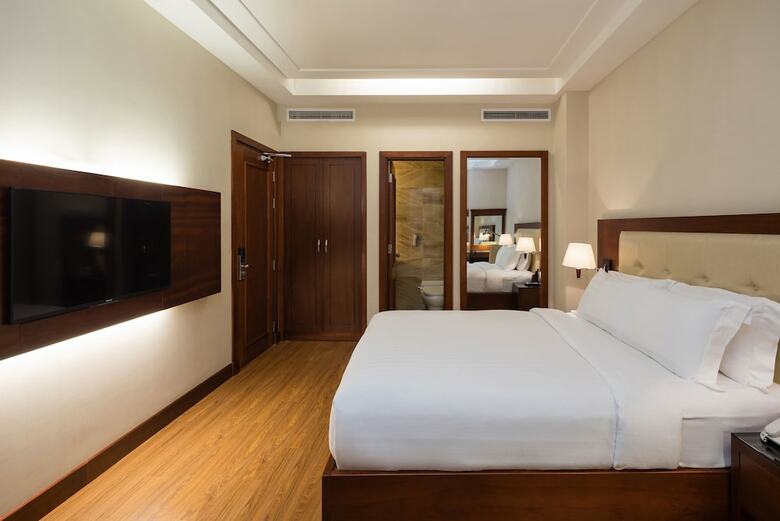 Nhat Ha L'opera Hotel