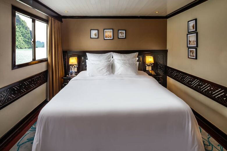Paradise Luxury Sails Cruise