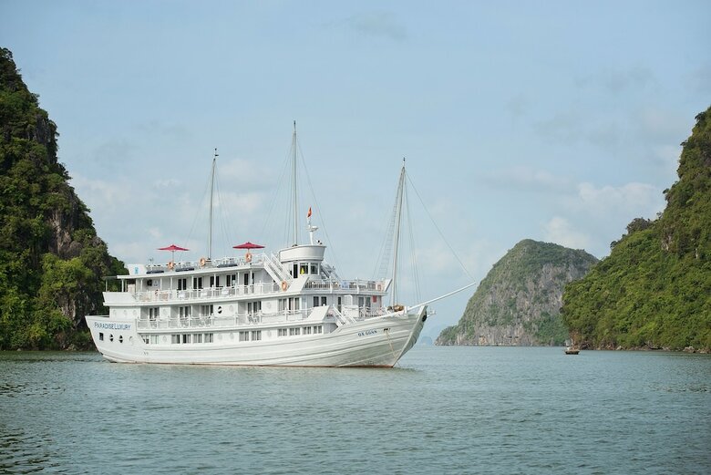 Paradise Luxury Sails Cruise