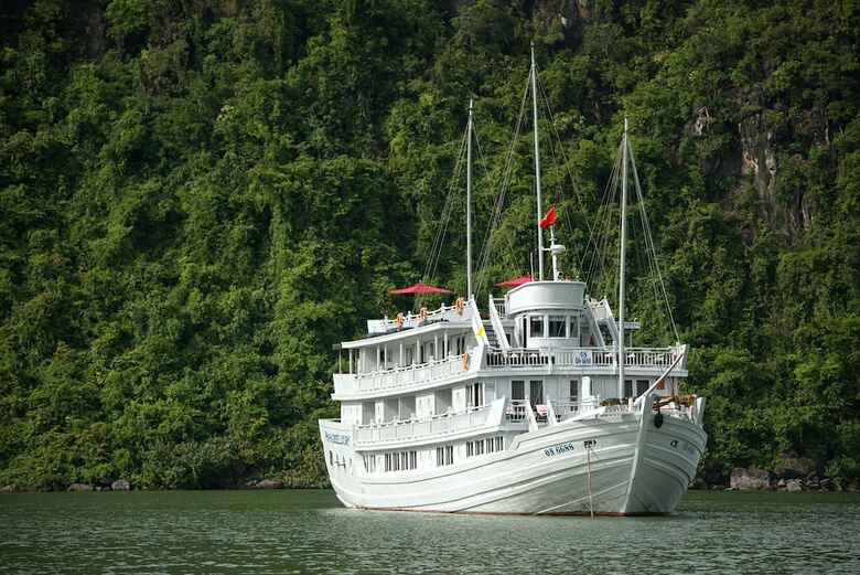 Paradise Luxury Sails Cruise