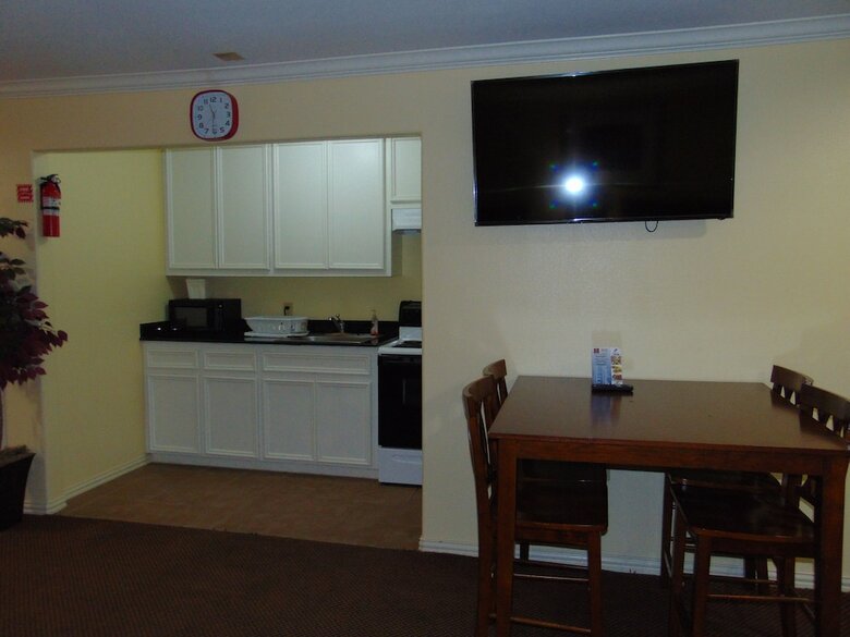 Motel Executive Inn And Suites